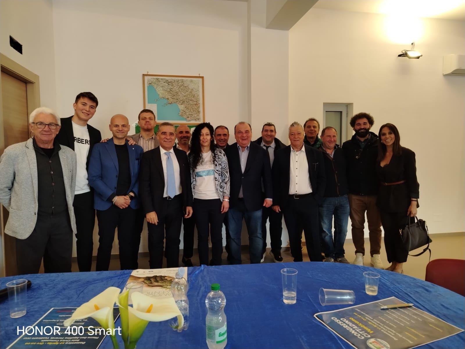 Foto di gruppo al congresso cittadino di Forza Italia a Venticano