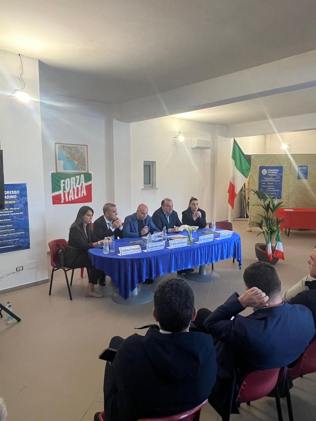 Un momento degli interventi al tavolo del congresso cittadino di Forza Italia a Venticano